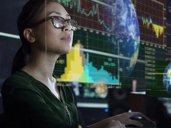 woman-analysing-data-600x450